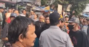 Warga Cililitan Cawang Tolak Pengaturan Parkir di Jalan Mayjen Sutoyo, Minta Dishub DKI Evaluasi 9 Warga Cililitan Cawang Tolak Pengaturan Parkir di Jalan Mayjen Sutoyo, Minta Dishub DKI Evaluasi