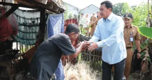Bupati Tangerang Maesyal Rasyid Perhatikan Kesehatan Herman yang Hidup Sebatang Kara 6 Bupati Tangerang Maesyal Rasyid Perhatikan Kesehatan Herman yang Hidup Sebatang Kara