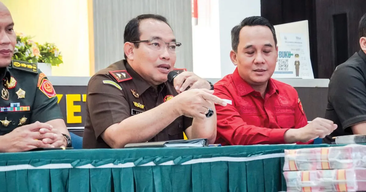 Kasus Dugaan Korupsi Jembatan Ambruk Sikabu, Kejati Sumbar Tetapkan Pengawas Proyek Tersangka Baru 1 Kasus Dugaan Korupsi Jembatan Ambruk Sikabu, Kejati Sumbar Tetapkan Pengawas Proyek Tersangka Baru