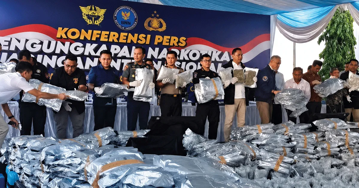 BNN Bongkar Gudang Narkoba Raksasa di Gresik, 3,37 Ton Ganja Premium Disita 2 NARKOBA