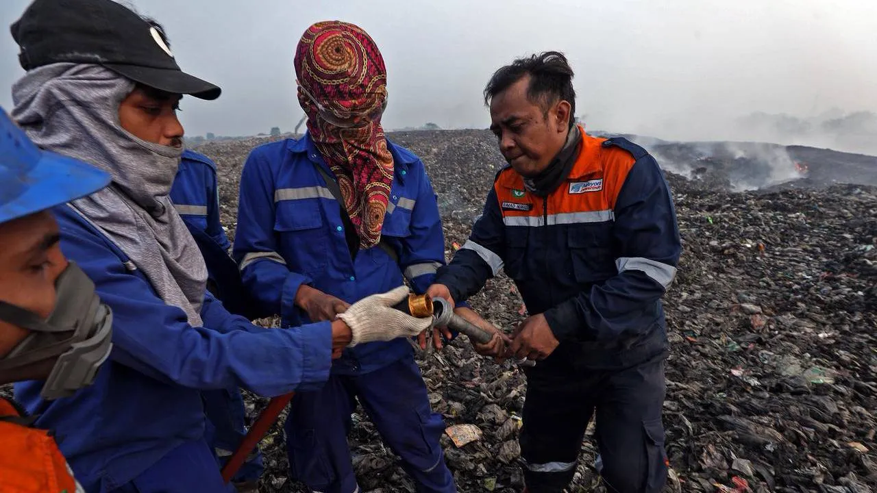 Kebakaran TPA Jatiwaringin Tahap Pendinginan, Progres Pemadaman Tembus 49 Persen 2 Proyek Baru 2026 07 08T105748.127