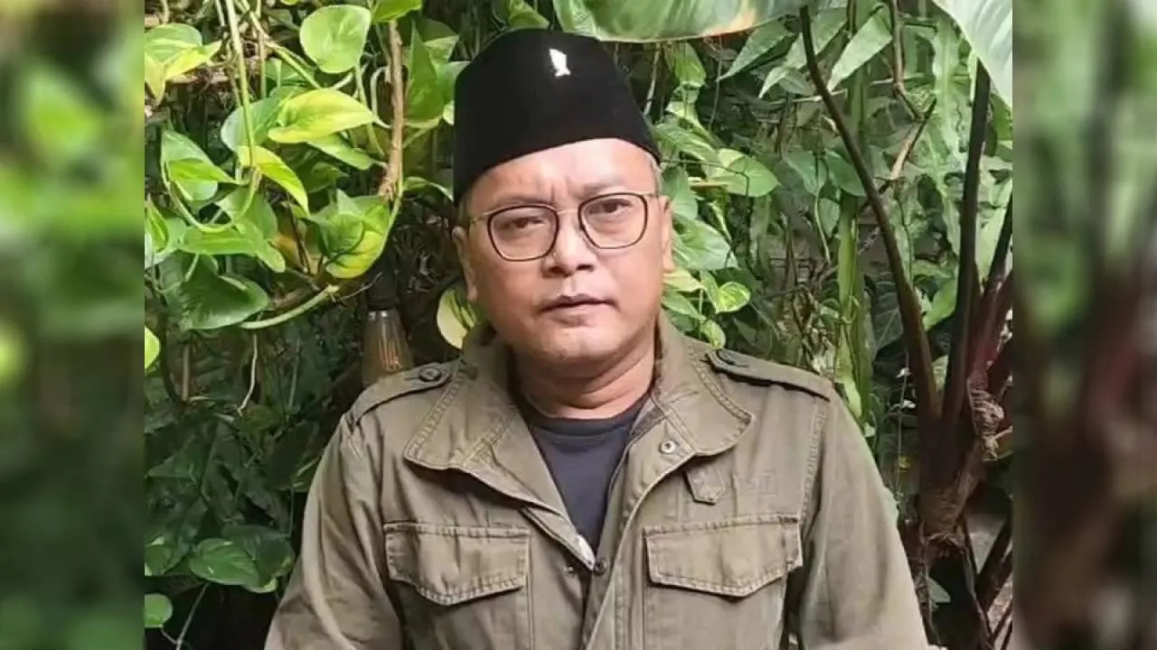 Guntur Romli Desak Presiden Turun Tangan Usai Polisi Temukan 74 Kg Emas Batangan di Rumah Jampidsus 1 Guntur Romli Desak Presiden Turun Tangan Usai Polisi Temukan 74 Kg Emas Batangan di Rumah Jampidsus