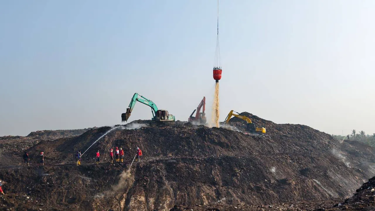 BNPB Pastikan Kebakaran di TPA Jatiwaringin Padam Total, Pendinginan Berlanjut 2 Proyek Baru 2026 07 10T101122.937