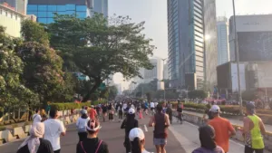 Warga Antusias Padati CFD Bundaran HI, Ruang Publik Jakarta Kembali Dipenuhi Aktivitas Positif 5 Warga Antusias Padati CFD Bundaran HI, Ruang Publik Jakarta Kembali Dipenuhi Aktivitas Positif