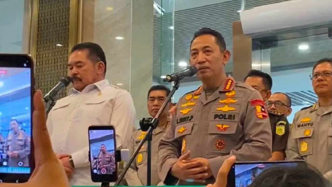 Kapolri Bertemu Jaksa Agung, Pastikan Hubungan Polri-Kejagung Tetap Solid 1 Kapolri Bertemu Jaksa Agung, Pastikan Hubungan Polri-Kejagung Tetap Solid