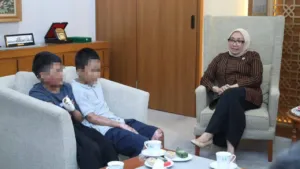 Temui Korban Kebakaran Ponpes di Lombok, Menteri PPPA Kawal Pemulihan dan Proses Hukum 1 Temui Korban Kebakaran Ponpes di Lombok, Menteri PPPA Kawal Pemulihan dan Proses Hukum