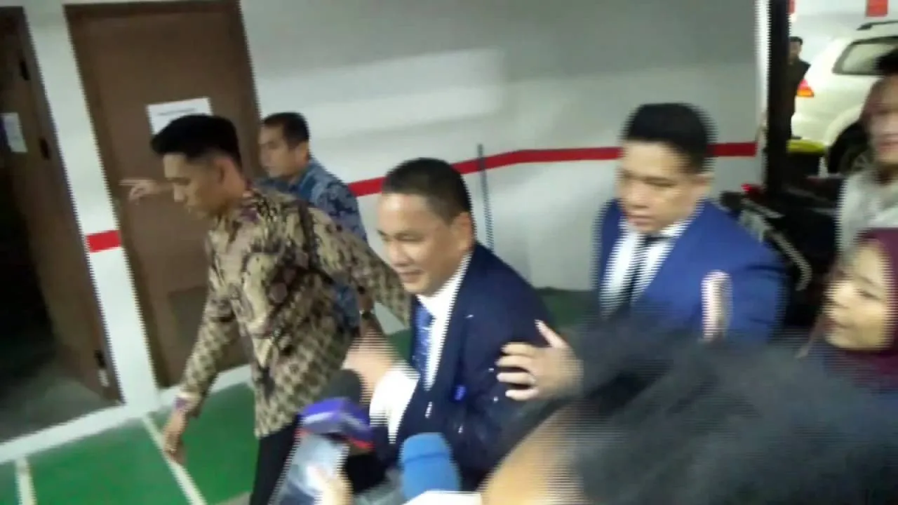 Hotman Paris Mendadak Hadir di Gedung Jampidsus, Beri Kode Bakal Dampingi Febrie Adriansyah 1 Hotman Paris Mendadak Hadir di Gedung Jampidsus, Beri Kode Bakal Dampingi Febrie Adriansyah