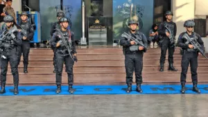 Detik-detik Don Ritto Dilimpahkan ke Kejagung, Brimob Bersenjata Siaga Ketat