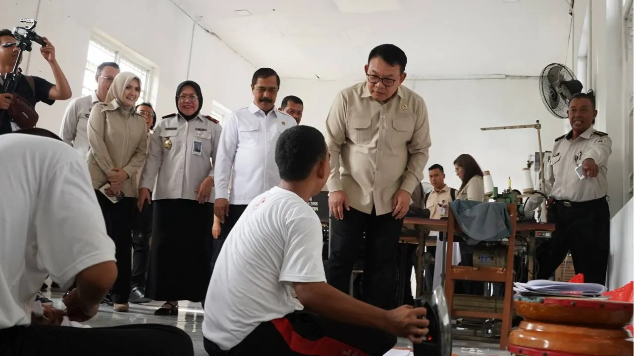 Sambut Hari Anak Nasional 2026, Menimipas Agus dan Dudung Abdurachman Peluk Harapan Anak Binaan: Masa Depan Kalian Masih Cerah 1 Sambut Hari Anak Nasional 2026, Menimipas Agus dan Dudung Abdurachman Peluk Harapan Anak Binaan: Masa Depan Kalian Masih Cerah