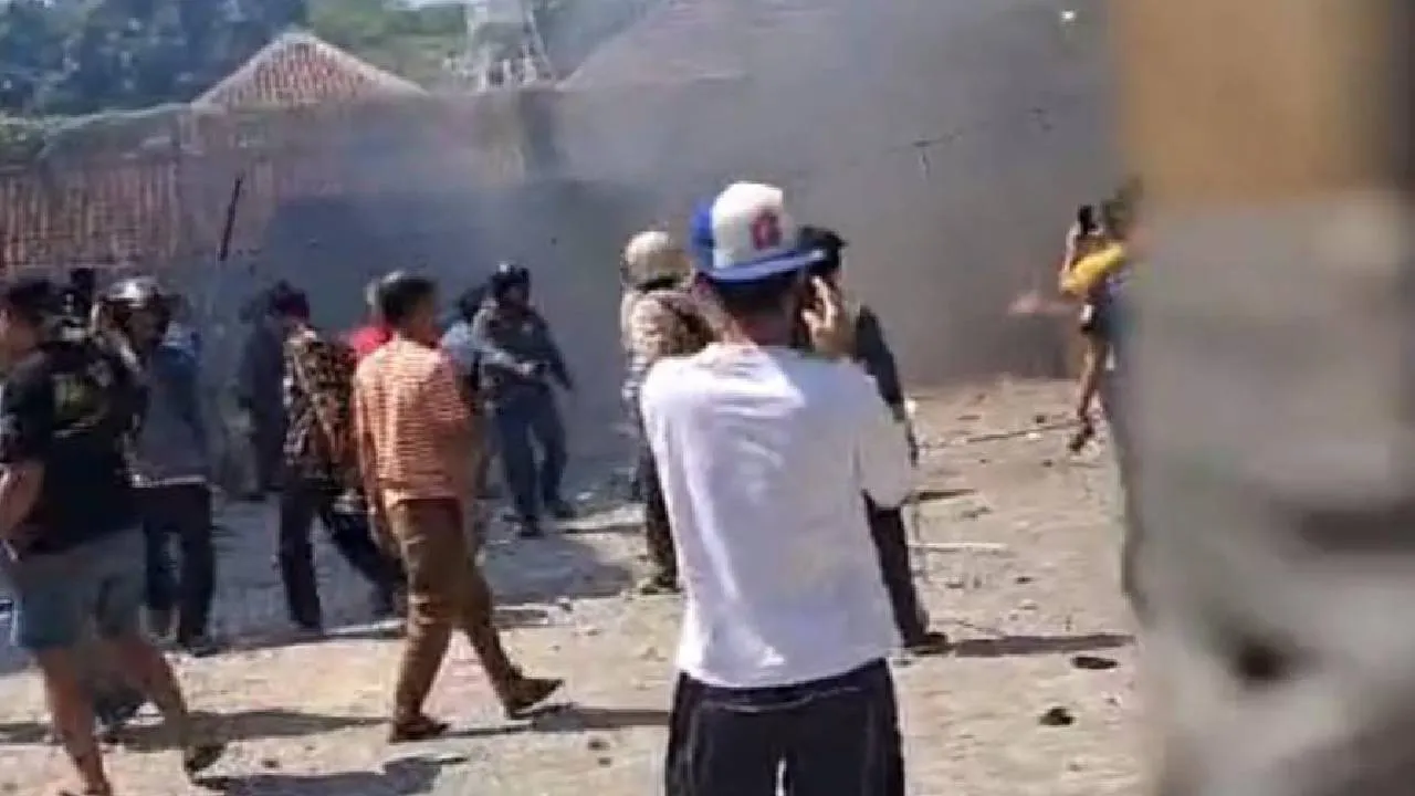 Bentrokan Warga Terjadi di Manggarai, Videonya Viral 1 Bentrokan Warga Terjadi di Manggarai, Videonya Viral