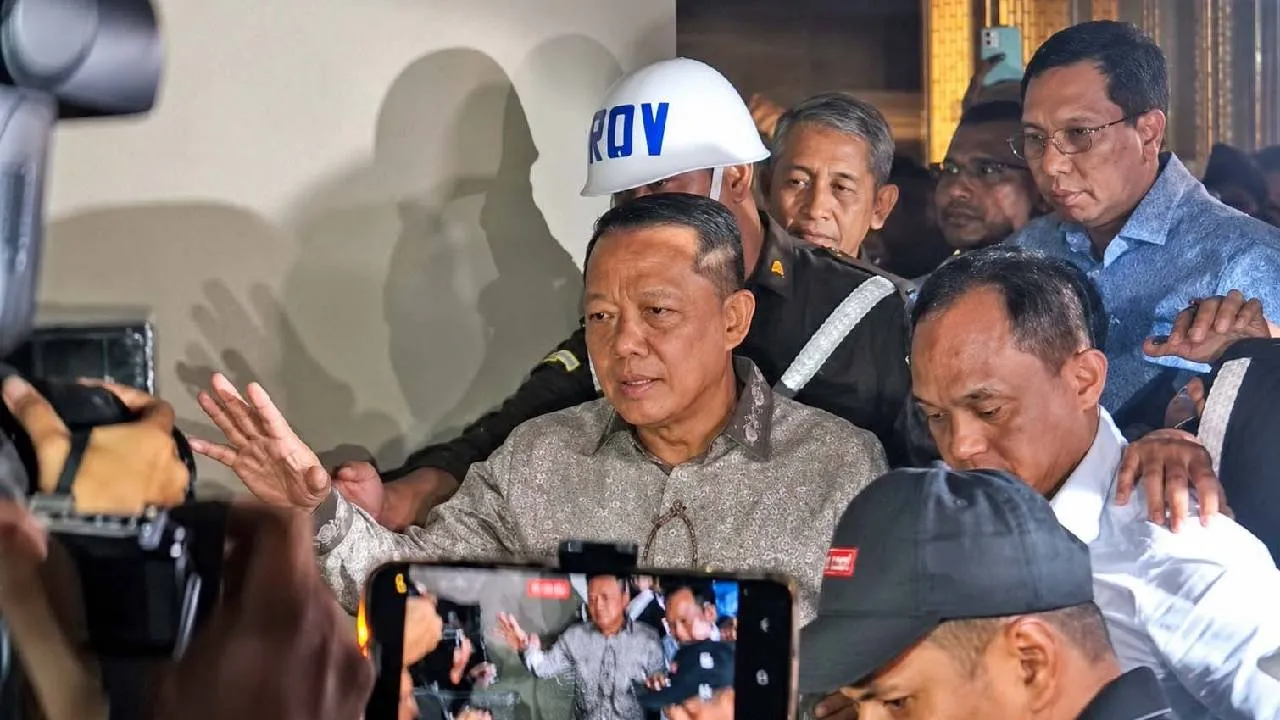 MAKI Soroti Perlakuan Khusus Bagi Eks Jampidsus Febrie, Desak Kejagung Tegakkan Kesetaraan Hukum 1 MAKI Soroti Perlakuan Khusus Bagi Eks Jampidsus Febrie, Desak Kejagung Tegakkan Kesetaraan Hukum
