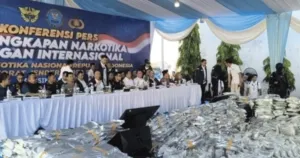 Terbongkar! 3,37 Ton Kuncup Ganja di Gresik Diduga Siap Diolah Menjadi Vape THC 5 Terbongkar! 3,37 Ton Kuncup Ganja di Gresik Diduga Siap Diolah Menjadi Vape THC