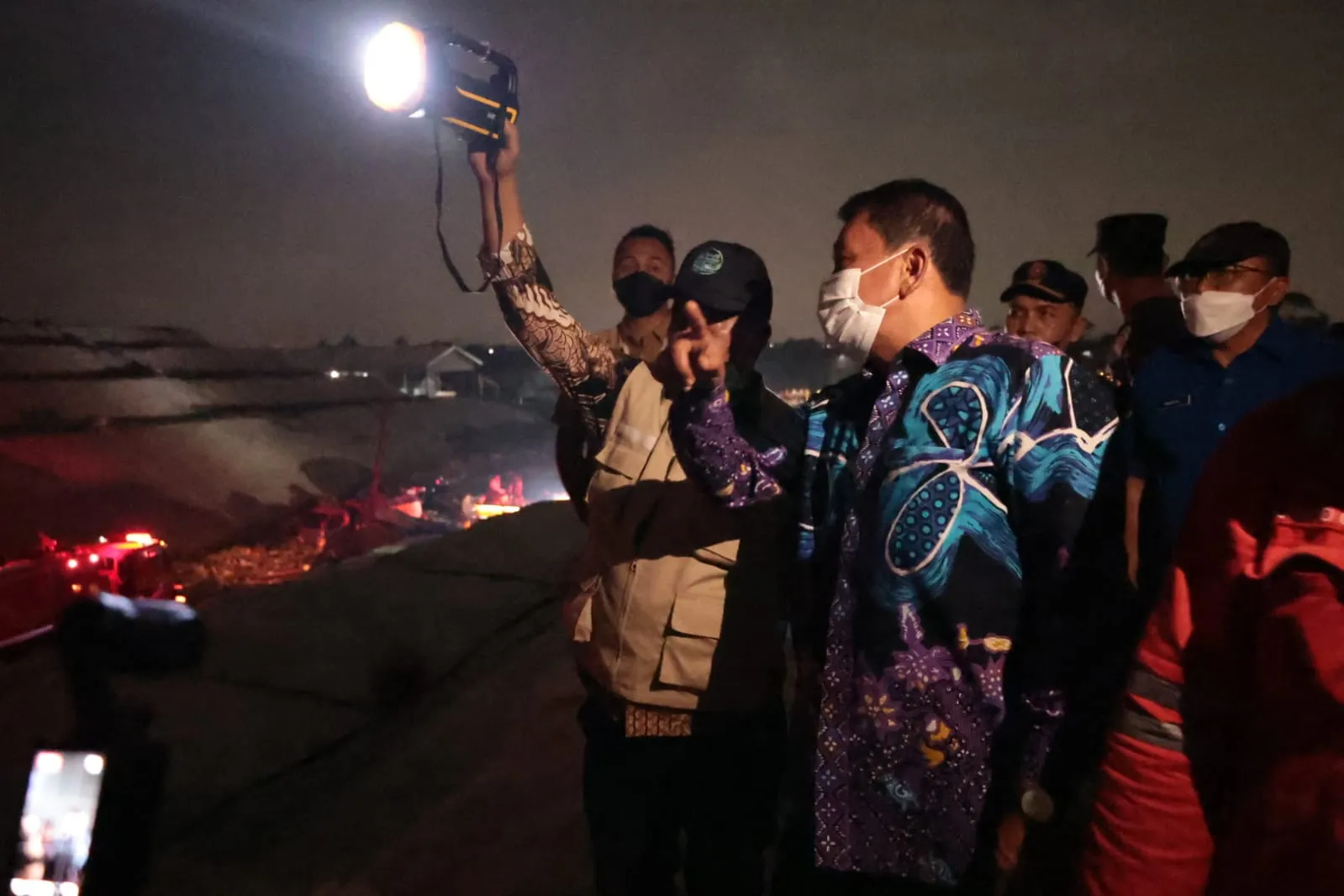 Bupati Maesyal Ungkap Kebakaran TPA Jatiwaringin Dipicu Cuaca Kemarau dan Gas Metana Sampah 1 Bupati Maesyal Ungkap Kebakaran TPA Jatiwaringin Dipicu Cuaca Kemarau dan Gas Metana Sampah