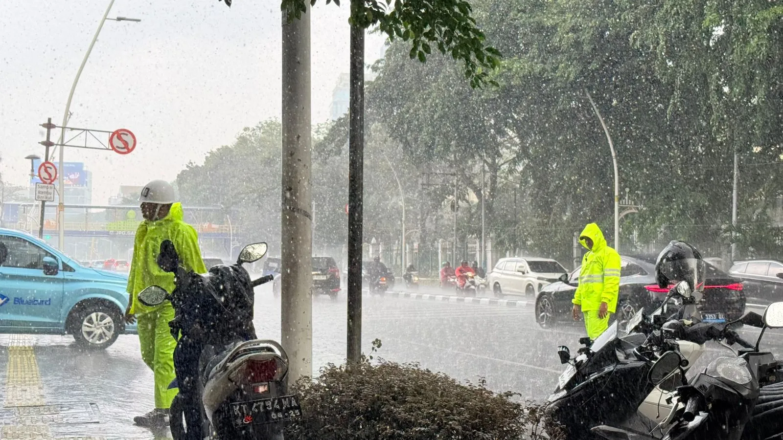 Jakarta Didominasi Cuaca Cerah Hari Ini, Hujan Ringan Berpotensi Turun di Dua Wilayah 1 Jakarta Didominasi Cuaca Cerah Hari Ini, Hujan Ringan Berpotensi Turun di Dua Wilayah