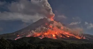 Gunung Merapi Erupsi Pagi Ini, Awan Panas Guguran Meluncur 2 Kilometer 6 Gunung Merapi Erupsi Pagi Ini, Awan Panas Guguran Meluncur 2 Kilometer