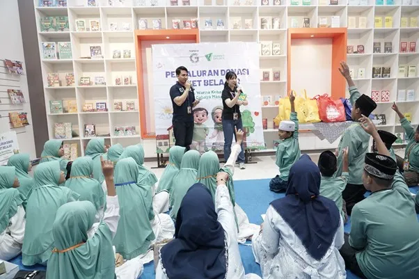 Donasi Pelanggan Gramedia Ubah Senyum 30 Anak Yatim, Fatih Kini Bisa Masuk Sekolah dengan Perlengkapan Baru 1 Donasi Pelanggan Gramedia Ubah Senyum 30 Anak Yatim, Fatih Kini Bisa Masuk Sekolah dengan Perlengkapan Baru
