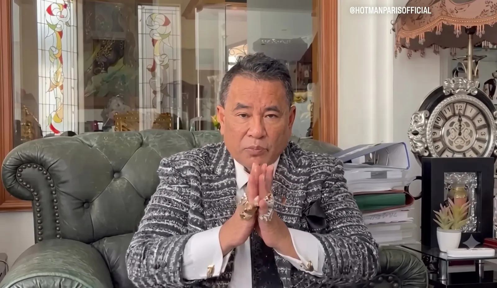 Hotman Paris Minta Maaf ke Wartawan dan PWI, Mengaku Emosi Saat di Jumpa Pers Kasus Febrie 1 Hotman Paris Minta Maaf ke Wartawan dan PWI, Mengaku Emosi Saat di Jumpa Pers Kasus Febrie