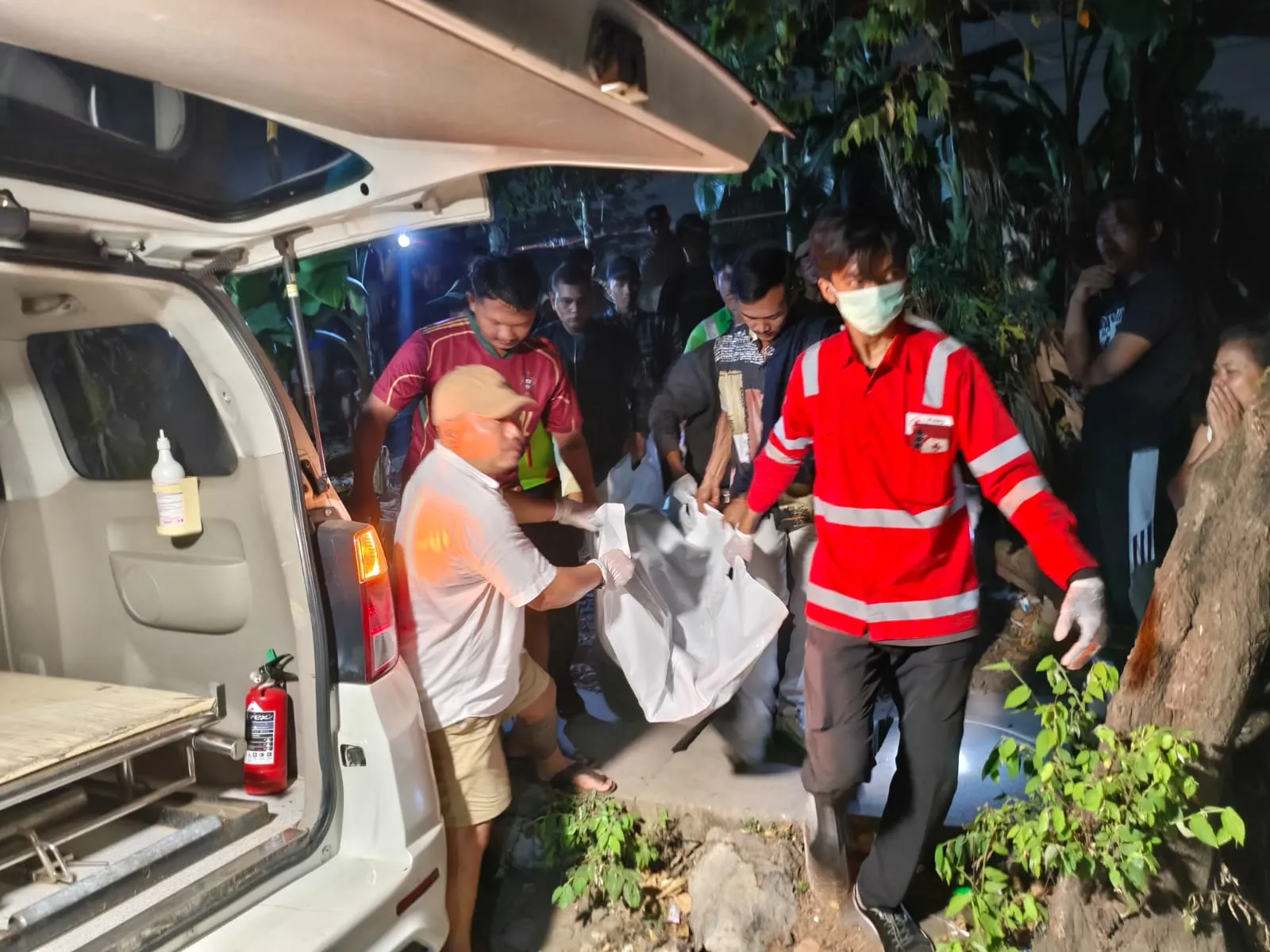 Tragis! Ibu dan Anak Tewas Tertabrak KA Pandalungan di Tambun Selatan Bekasi 1 Tragis! Ibu dan Anak Tewas Tertabrak KA Pandalungan di Tambun Selatan Bekasi