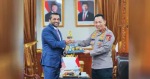 Kapolri Bertemu Direktur FBI di Mabes Polri, Sepakati Penguatan Kerja Sama Berantas Kejahatan Transnasional 6 Kapolri Bertemu Direktur FBI di Mabes Polri, Sepakati Penguatan Kerja Sama Berantas Kejahatan Transnasional