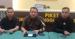 Kejati Sumbar Periksa Kepala OJK, Dalami Dugaan Korupsi Kredit Perbankan 9 Kejati Sumbar Periksa Kepala OJK, Dalami Dugaan Korupsi Kredit Perbankan