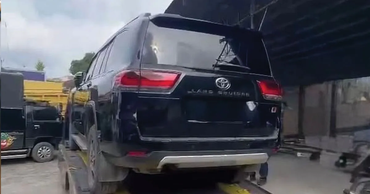 Mobil Land Cruiser Bupati Kuansing Tiba di Jakarta, Jubir KPK: Kami Jaga Agar Tak Terjadi Kerusakan 1 Mobil Land Cruiser Bupati Kuansing Tiba di Jakarta, Jubir KPK: Kami Jaga Agar Tak Terjadi Kerusakan