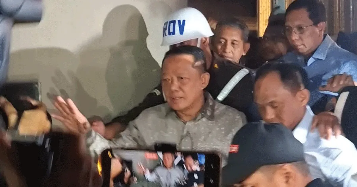 Tanpa Kenakan Rompi Tahanan, Pakar Singgung Perlakuan Istimewa Terhadap Febrie Adriansyah 1 Tanpa Kenakan Rompi Tahanan, Pakar Singgung Perlakuan Istimewa Terhadap Febrie Adriansyah