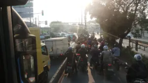 Stafsus Gubernur Sentil Insiden Kenneth, Jalur Transjakarta Bukan untuk Kendaraan Pribadi