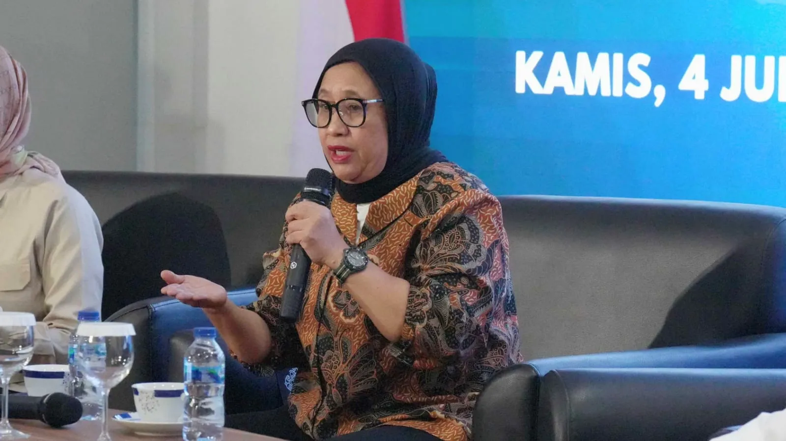 Naniek Deyang Mundur dari Kepala BGN, Presiden Siapkan Peran Baru Awasi Program MBG 1 Naniek Deyang Mundur dari Kepala BGN, Presiden Siapkan Peran Baru Awasi Program MBG