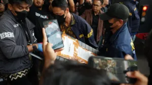 Delapan Koper dan Brankas Diserahkan ke Kejagung, Febrie Adriansyah di Mana?