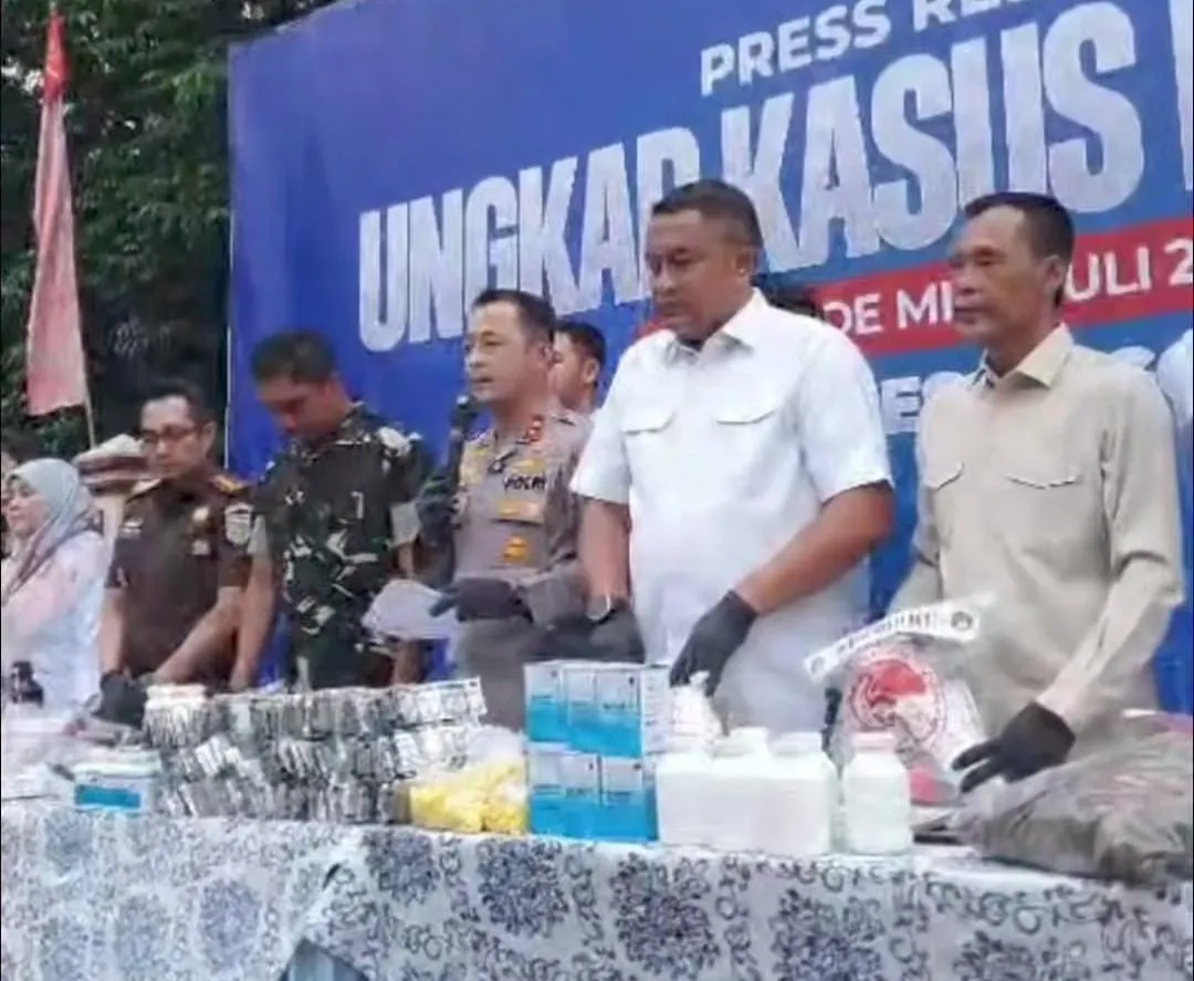 Polres Bogor Ungkap Peredaran Narkoba Cair untuk Vape, Harganya Rp6 Juta per Cartridge 1 Polres Bogor Ungkap Peredaran Narkoba Cair untuk Vape, Harganya Rp6 Juta per Cartridge