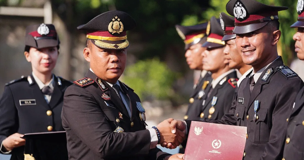 Lima Personel Polres Metro Bekasi Terima Tanda Kehormatan Presiden, Ini Daftar Penerimanya 1 Lima Personel Polres Metro Bekasi Terima Tanda Kehormatan Presiden, Ini Daftar Penerimanya