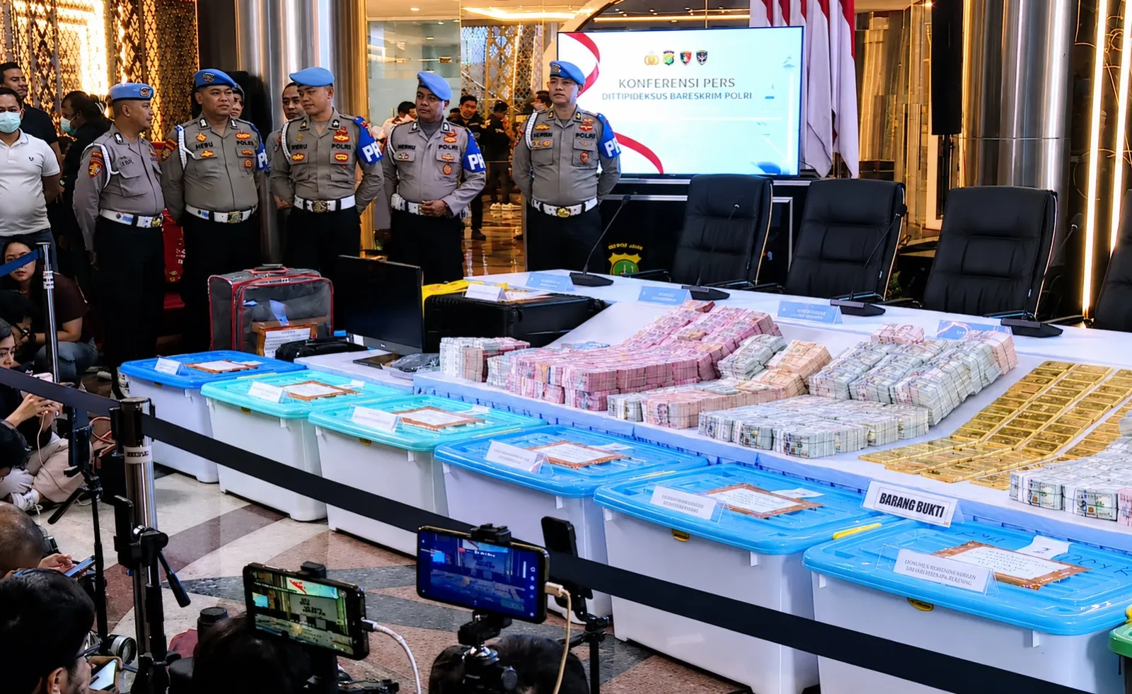 Polri Belum Tetapkan Tersangka Kasus Korupsi Batu Bara, ASABRI, dan Krakatau Steel 1 Polri Belum Tetapkan Tersangka Kasus Korupsi Batu Bara, ASABRI, dan Krakatau Steel