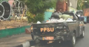 Mobil PPSU Pemprov DKI Diduga Beroperasi dengan Pajak Mati dan Pelat Kedaluwarsa 7 Mobil PPSU Pemprov DKI Diduga Beroperasi dengan Pajak Mati dan Pelat Kedaluwarsa