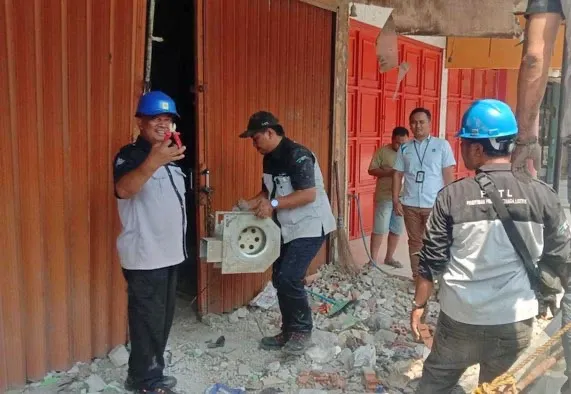 Viral Ruko di Bekasi Diduga Curi Listrik untuk Operasikan Tambang Kripto 24 Jam 1 Viral Ruko di Bekasi Diduga Curi Listrik untuk Operasikan Tambang Kripto 24 Jam
