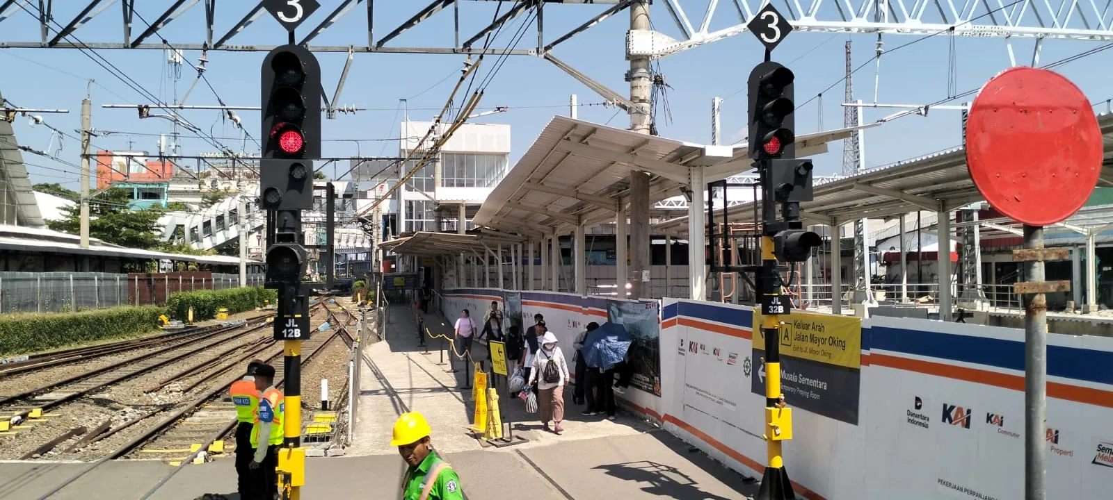 Kanopi Peron Jalur 4 dan 5 Stasiun Bogor Dibangun, Layanan Penumpang KRL Dialihkan Sementara 1 Kanopi Peron Jalur 4 dan 5 Stasiun Bogor Dibangun, Layanan Penumpang KRL Dialihkan Sementara