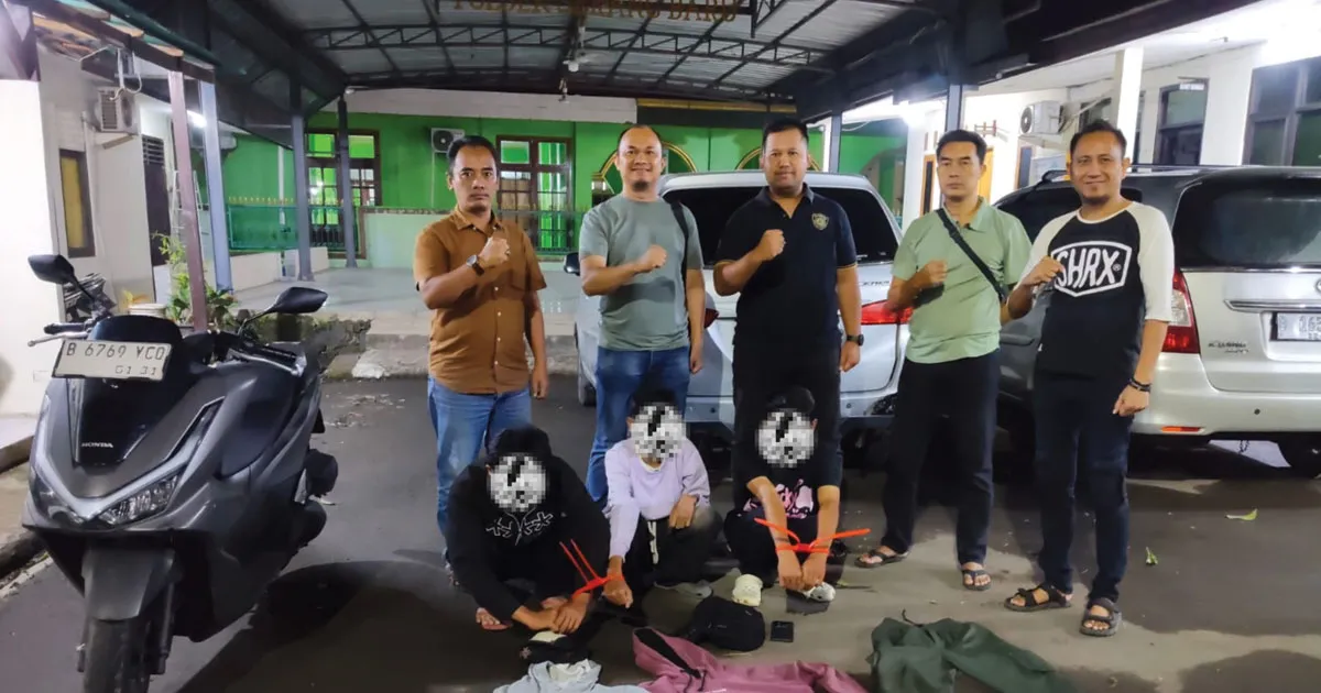 Ini Tampang Trio Pembobol Mobil Viral yang Gasak Tas Berisi Rp35 Juta di Serang Baru Bekasi 1 Ini Tampang Trio Pembobol Mobil Viral yang Gasak Tas Berisi Rp35 Juta di Serang Baru Bekasi