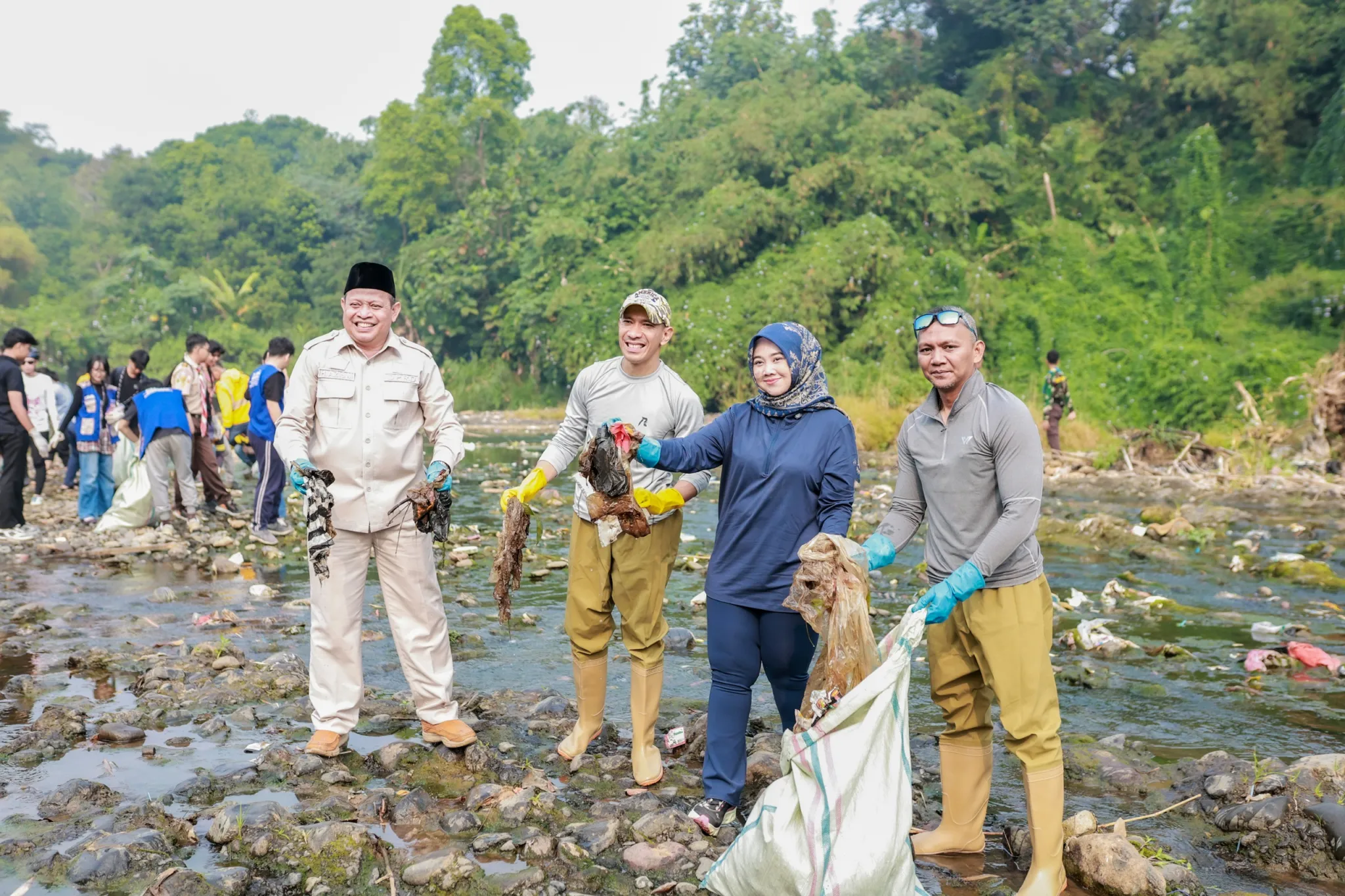 Peringati Harganas 2026, Pemkot Bogor Ajak Pesepeda Bersihkan Sungai Ciliwung 1 Peringati Harganas 2026, Pemkot Bogor Ajak Pesepeda Bersihkan Sungai Ciliwung