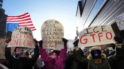 Aksi unjuk rasa warga Minneapolis menentang ICE menyusul penembakan Alex Pretti oleh agen imigrasi federal.
