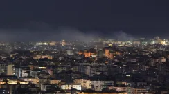 Kepulan asap tebal terlihat di pinggiran selatan Beirut akibat serangan udara Israel, 2 Maret 2026.