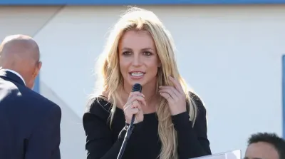 Britney Spears penyanyi pop dunia yang kini kembali mengelola kekayaannya sendiri setelah bebas dari perwalian.
