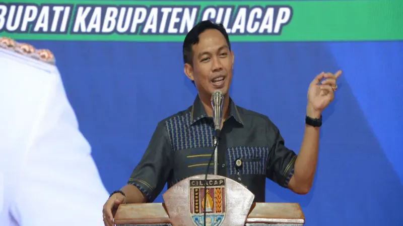 Bupati Cilacap Syamsul Auliya Rachman ditangkap KPK dalam OTT dugaan korupsi proyek daerah di Cilacap Jawa Tengah.