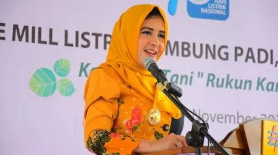 Potret Bupati Pekalongan Fadia Arafiq dalam sebuah kegiatan resmi sebelum diamankan dalam operasi tangkap tangan KPK di Jawa Tengah.