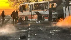 Bus pekerja tambang di wilayah Dnipropetrovsk Ukraina hancur akibat serangan drone Rusia pada pagi hari.