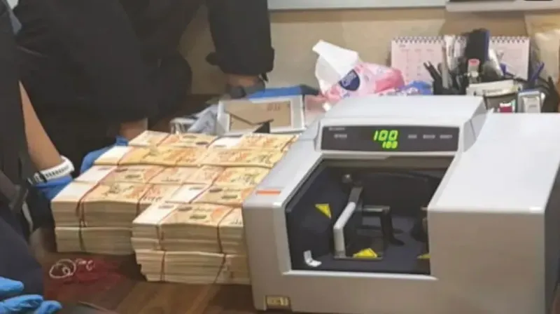 DOLAR