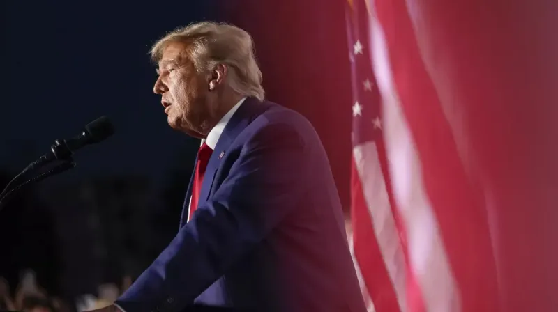 Donald Trump menyampaikan pernyataan di Gedung Putih, mendesak Zelenskyy segera bernegosiasi dengan Rusia sebelum peluang perdamaian tertutup.