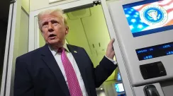 Presiden Amerika Serikat Donald Trump berbicara kepada wartawan di dalam pesawat Air Force One saat penerbangan dari Florida menuju Washington.