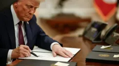 Donald Trump menandatangani kebijakan penarikan Amerika Serikat dari Konvensi Kerangka Kerja Perserikatan Bangsa-Bangsa tentang Perubahan Iklim, memicu reaksi keras Eropa dan membuka peluang China memimpin aksi iklim global.