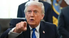 Presiden AS Donald Trump menyampaikan pernyataan di Ruang Oval Gedung Putih sebelum menandatangani perintah eksekutif, Washington DC, 30 Januari 2026.