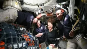 Empat astronaut Artemis II berada di dalam kapsul Orion dalam perjalanan menuju bulan setelah meninggalkan orbit Bumi.