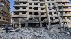 Bangunan rusak di Beirut akibat serangan udara Israel selama konflik dengan Hizbullah di Lebanon.